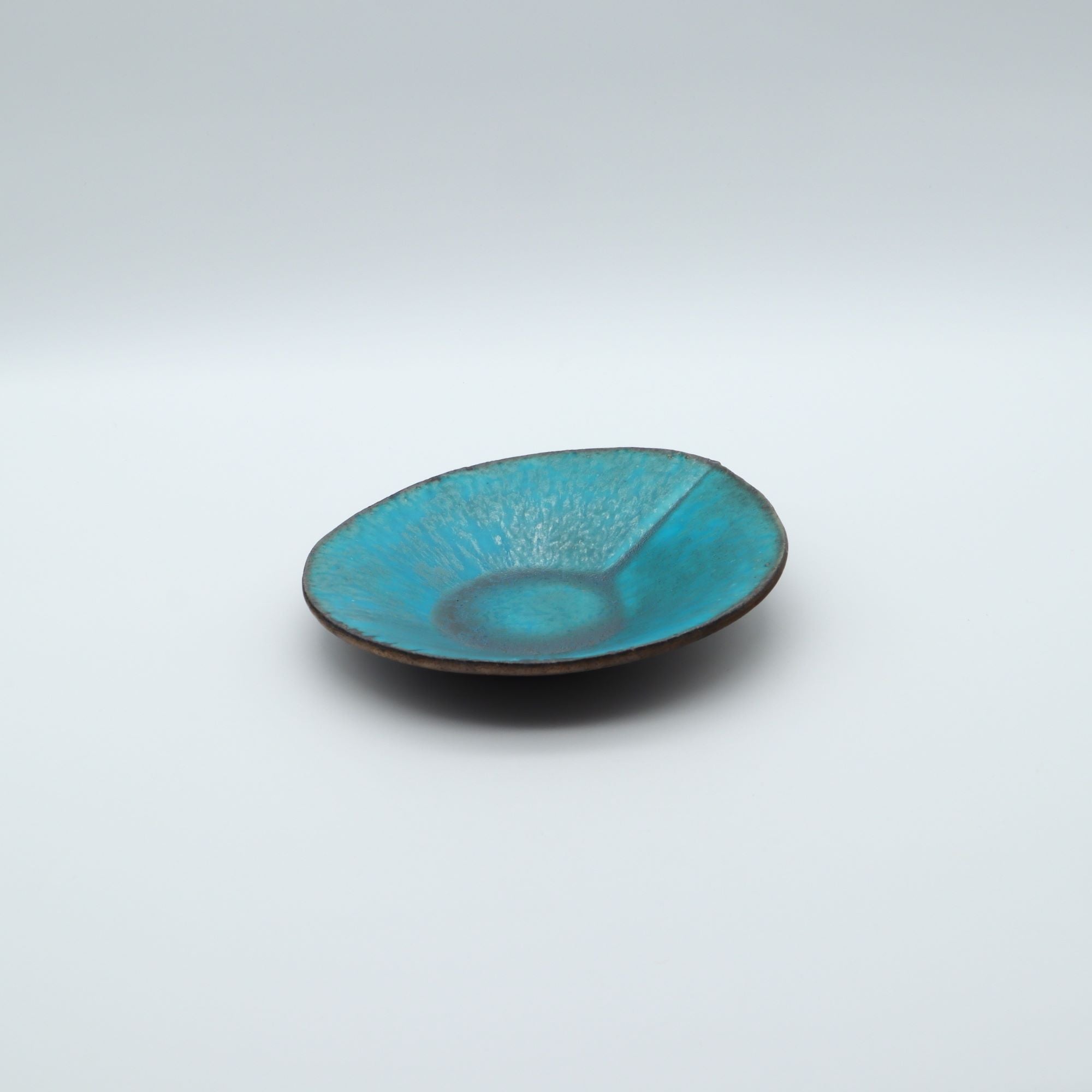 北海道洞爺湖の陶芸 青の線紋皿 M26 – canosa