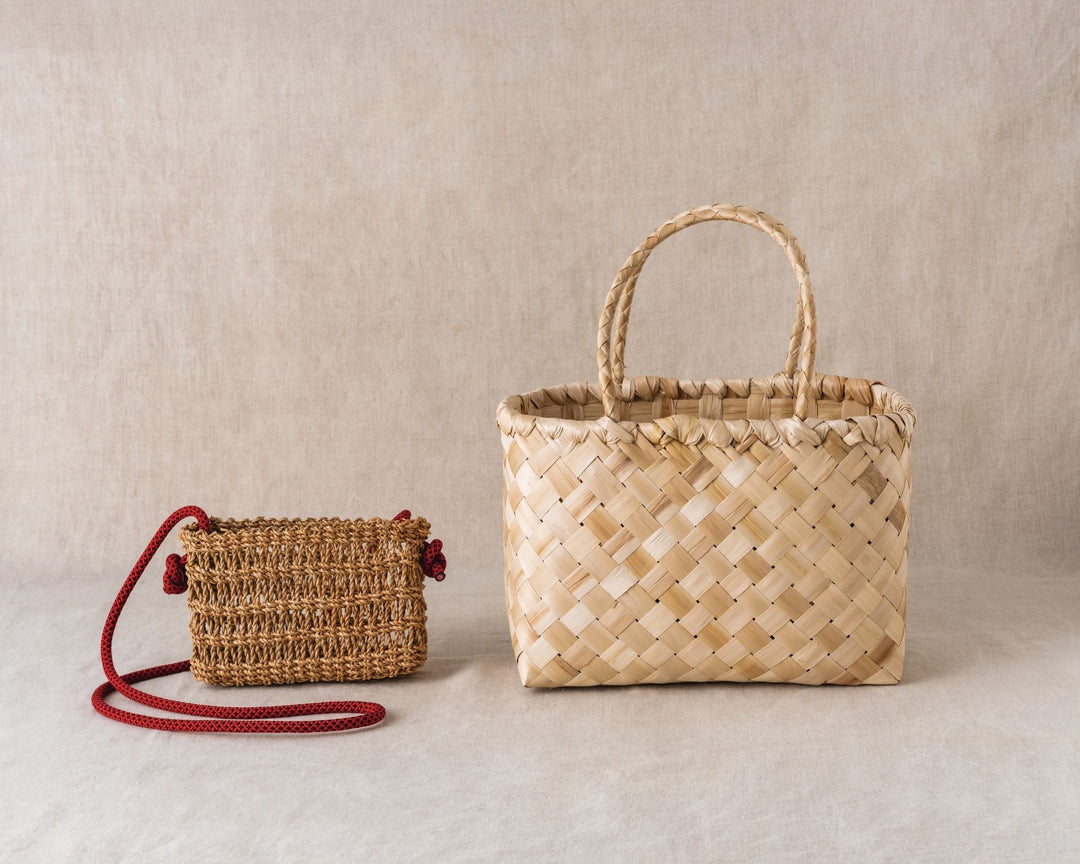 sonda studioの月桃ポーチと大里売店のかごバッグ