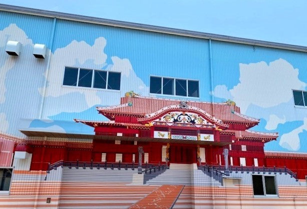 復元中の首里城正殿