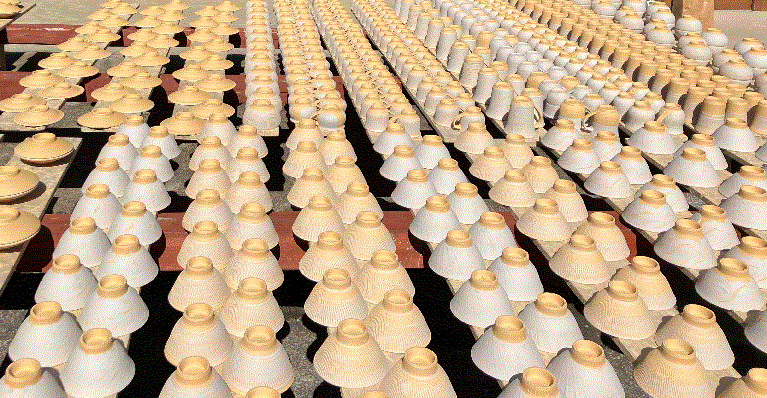 小鹿田焼の天日干し風景