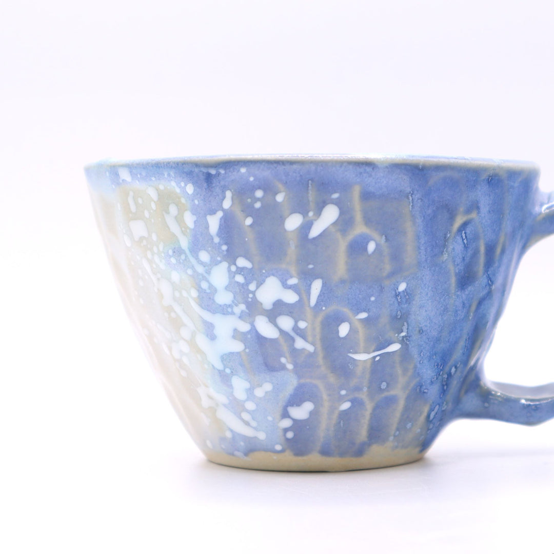 しのぎマグカップ　A　青ｘ白（上絵掛け）