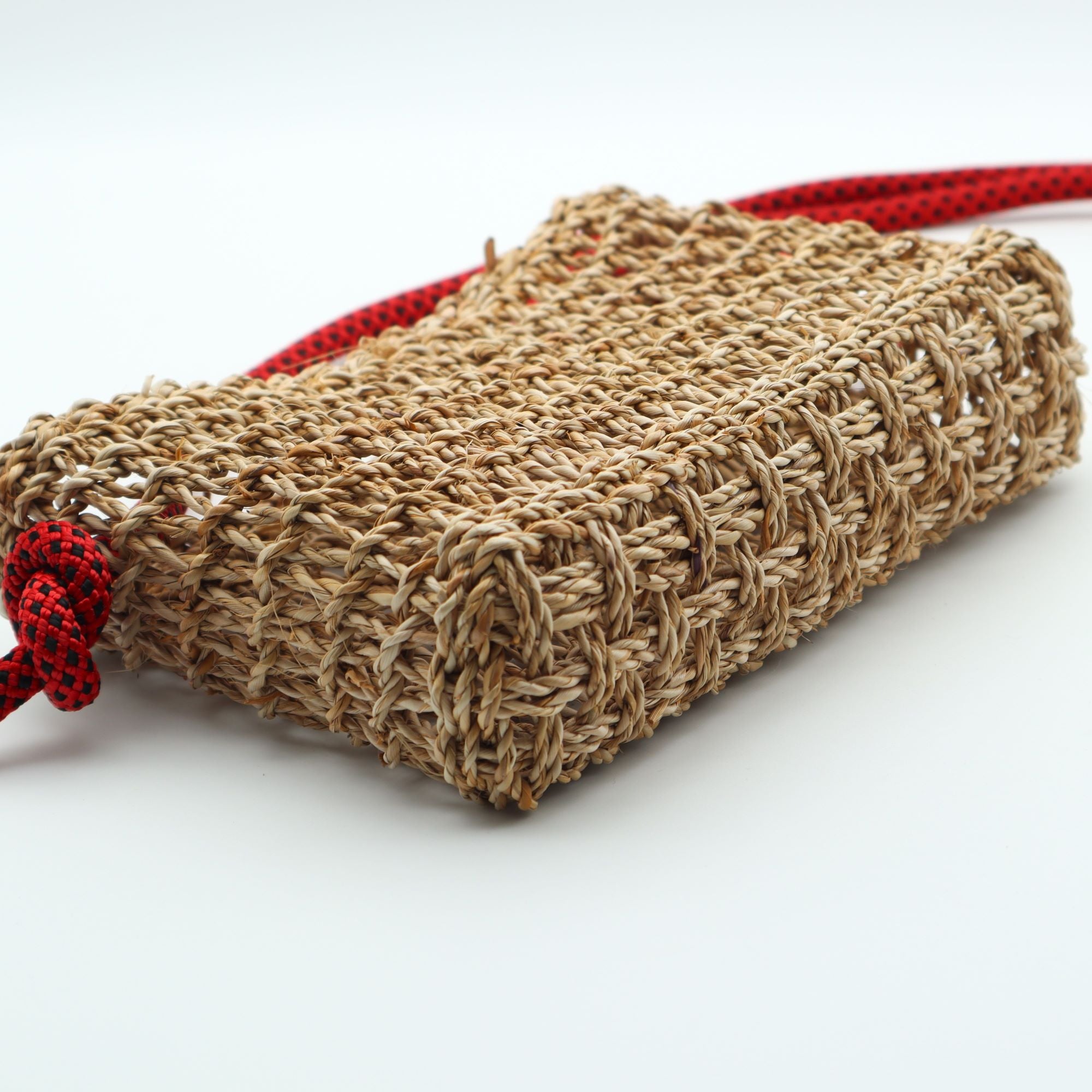 沖縄の手仕事・草木編み sonda studioの月桃のポシェット 赤ストラップ