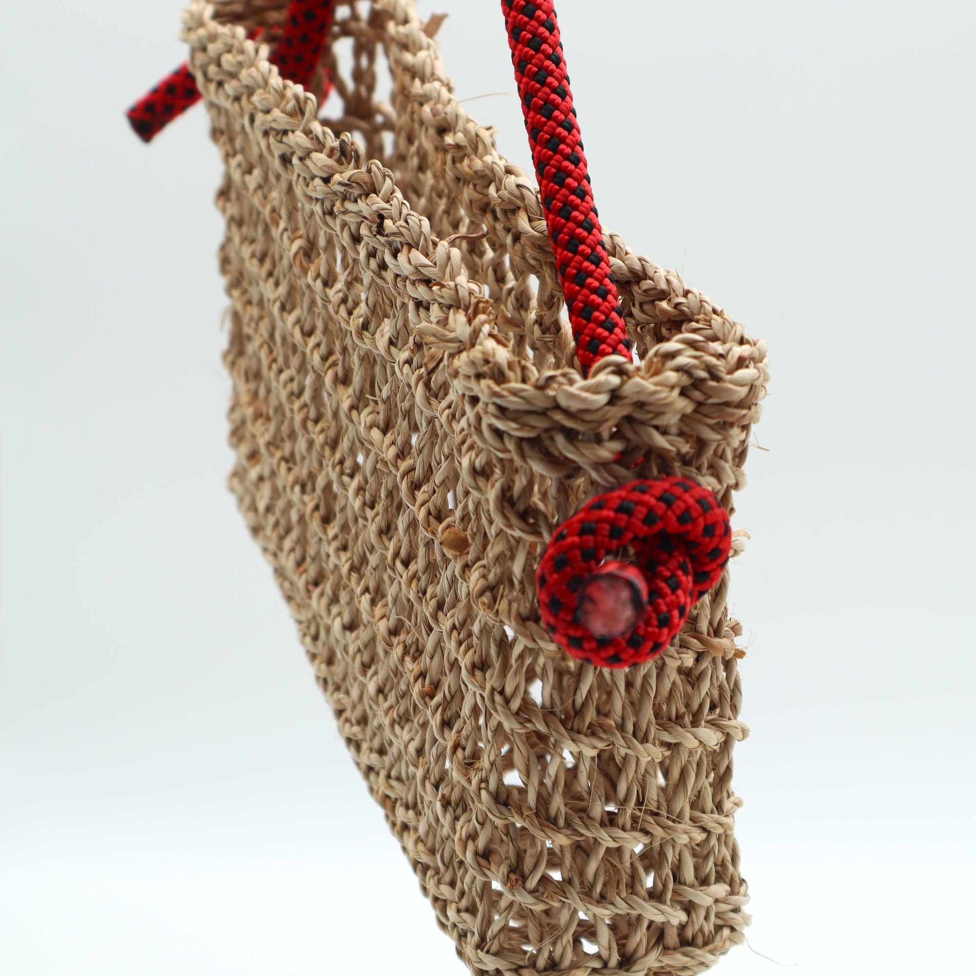 沖縄の手仕事・草木編み sonda studioの月桃のポシェット 赤ストラップ