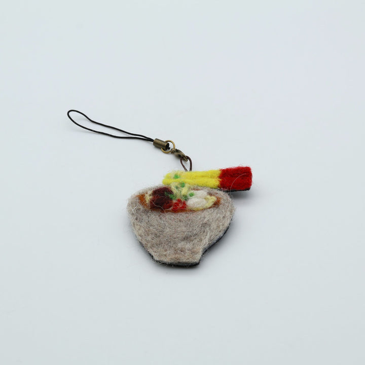 羊毛ストラップ　沖縄そば　あ