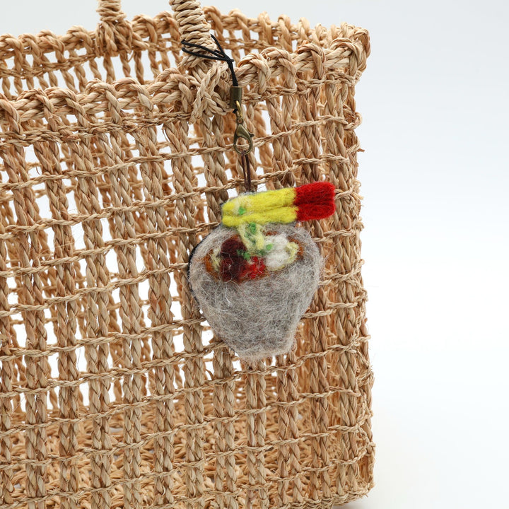 羊毛ストラップ　沖縄そば　あ