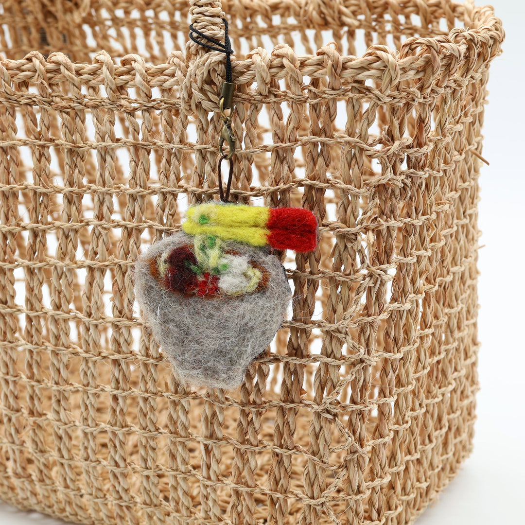 羊毛ストラップ　沖縄そば　あ