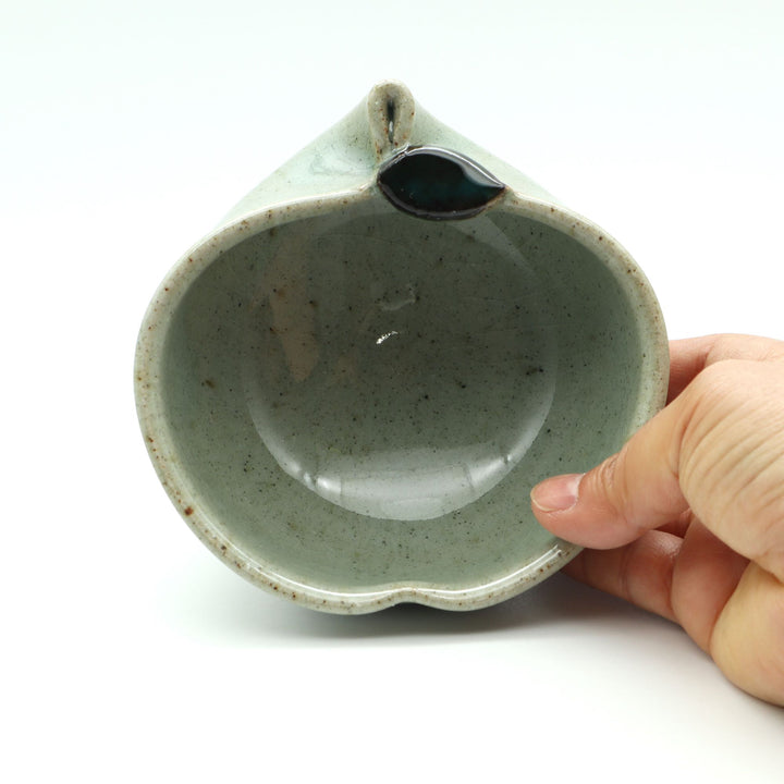 りんご小鉢　青磁