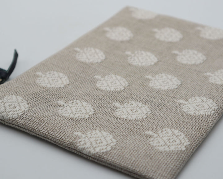 りんごポーチ　B　生成り