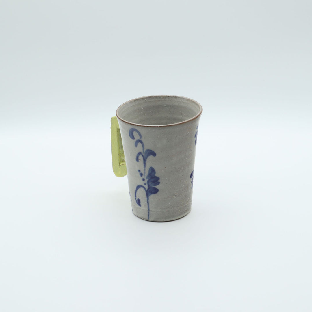 染付　ハンドル黄色マグ
