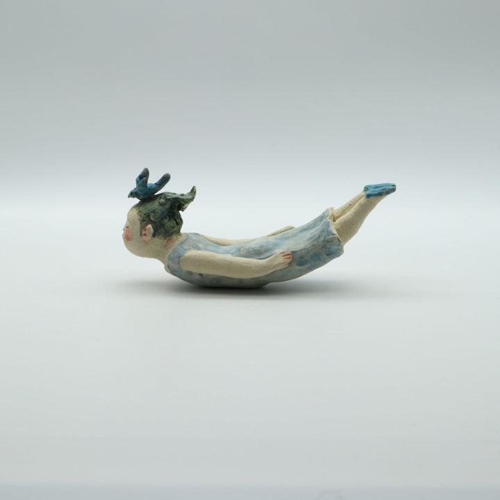 飛ぶ　青い鳥