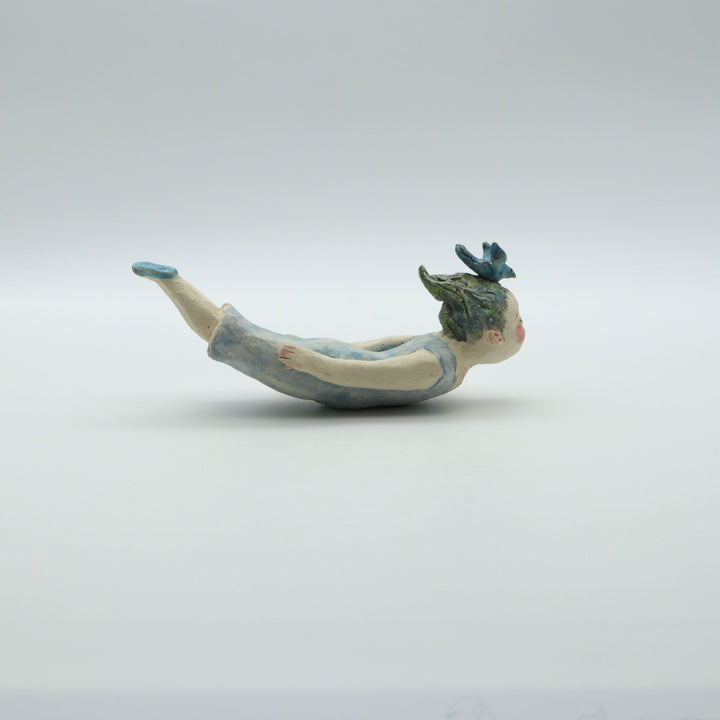飛ぶ　青い鳥