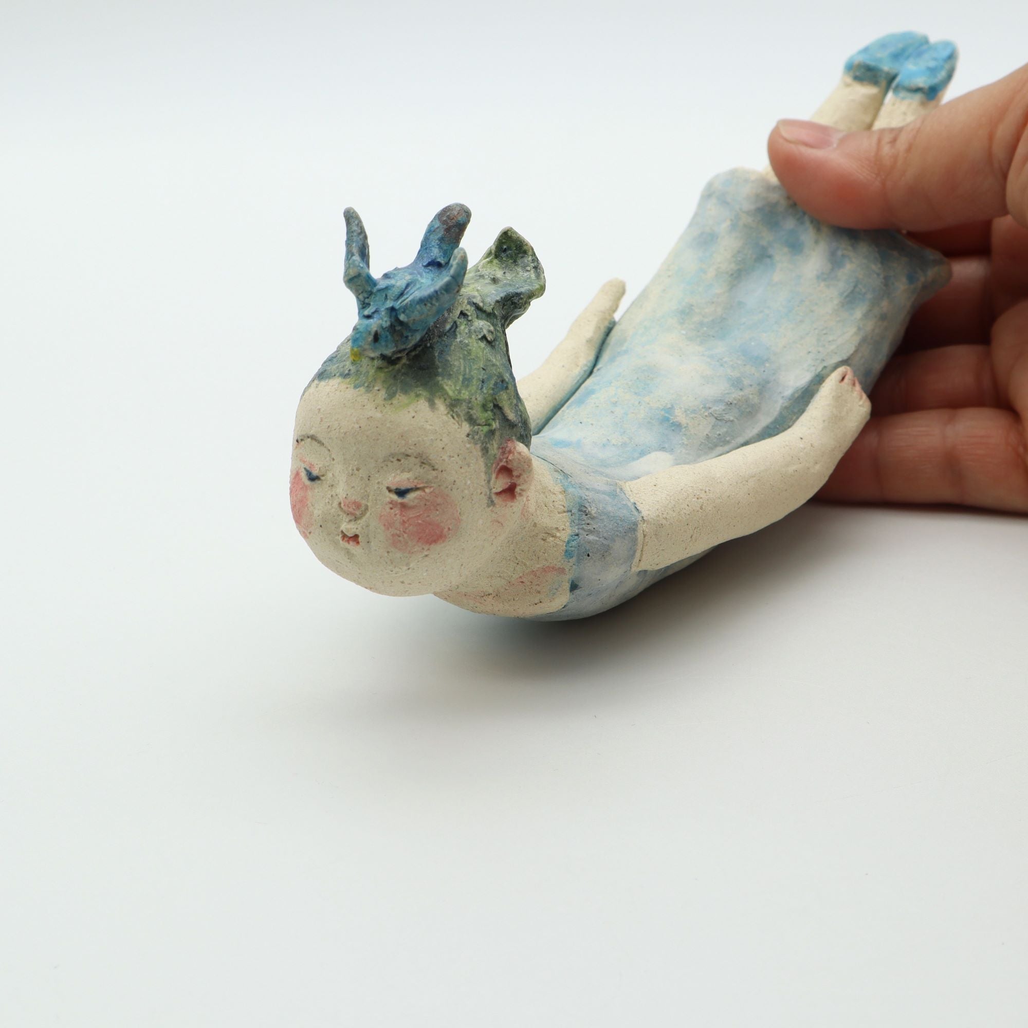くら田たまえ 陶人形 ｢飛ぶ 青い鳥」 1点もの - canosa オンラインショップ
