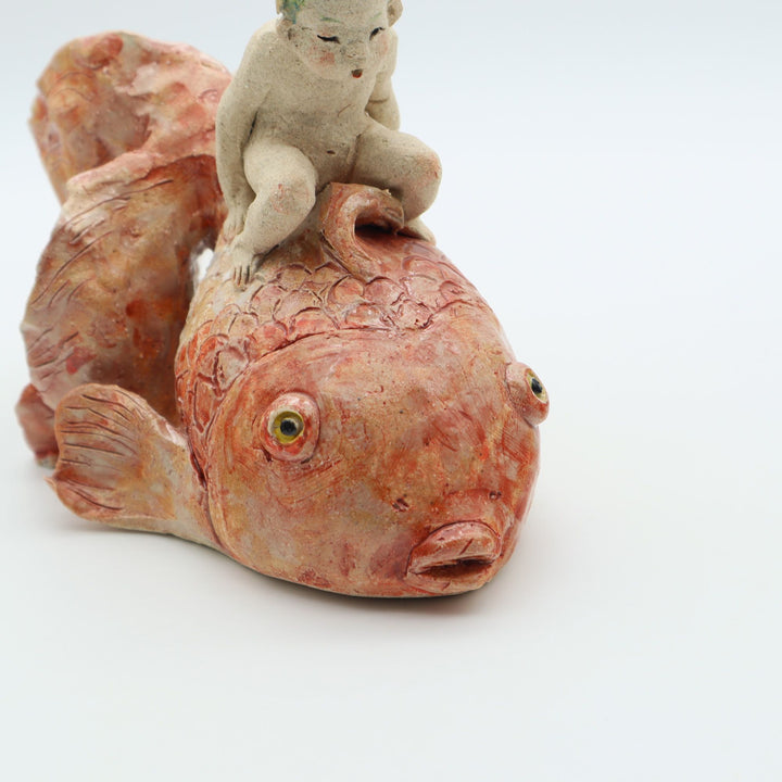 金魚にのる