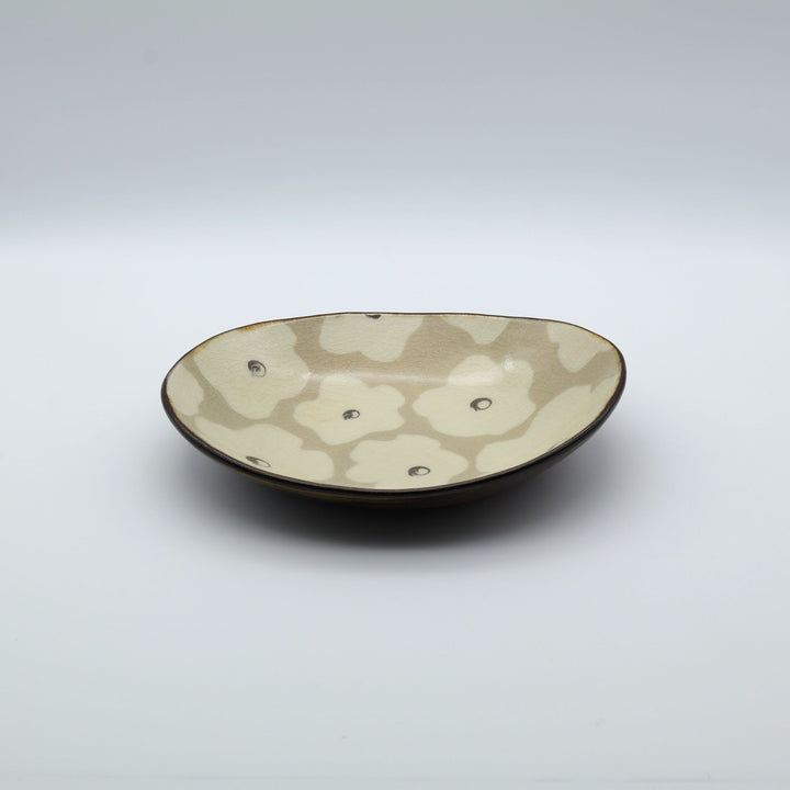 生楽陶苑のスリップウェア　カレー皿　白丸花