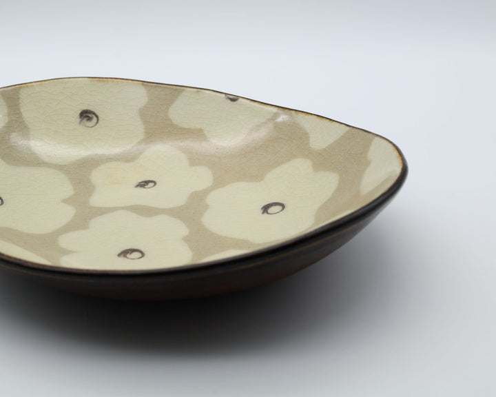 生楽陶苑のスリップウェア　カレー皿　白丸花