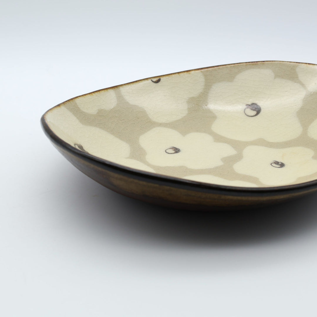 生楽陶苑のスリップウェア　カレー皿　白丸花