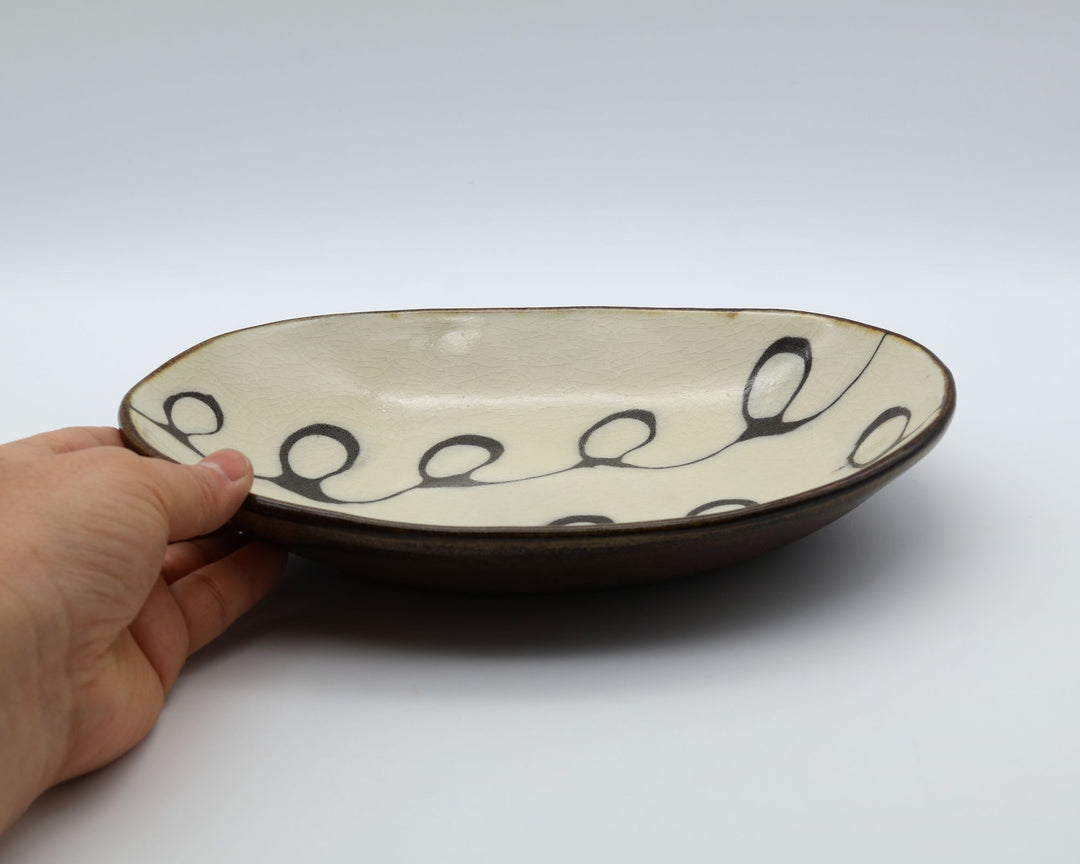 生楽陶苑のスリップウェア　カレー皿　白くるくる模様