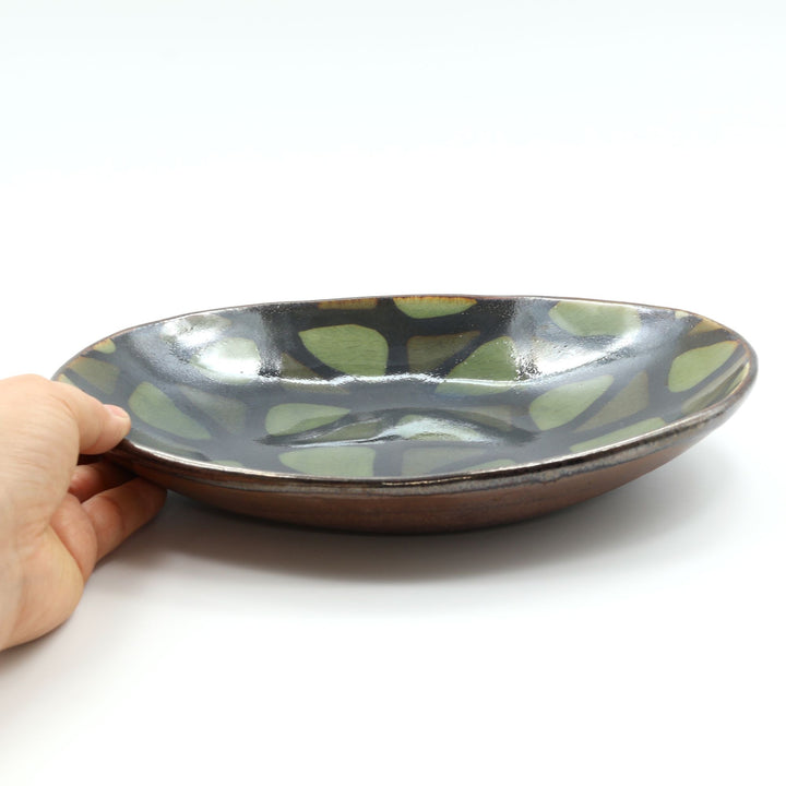 生楽陶苑のスリップウェア　カレー皿　緑モザイク柄