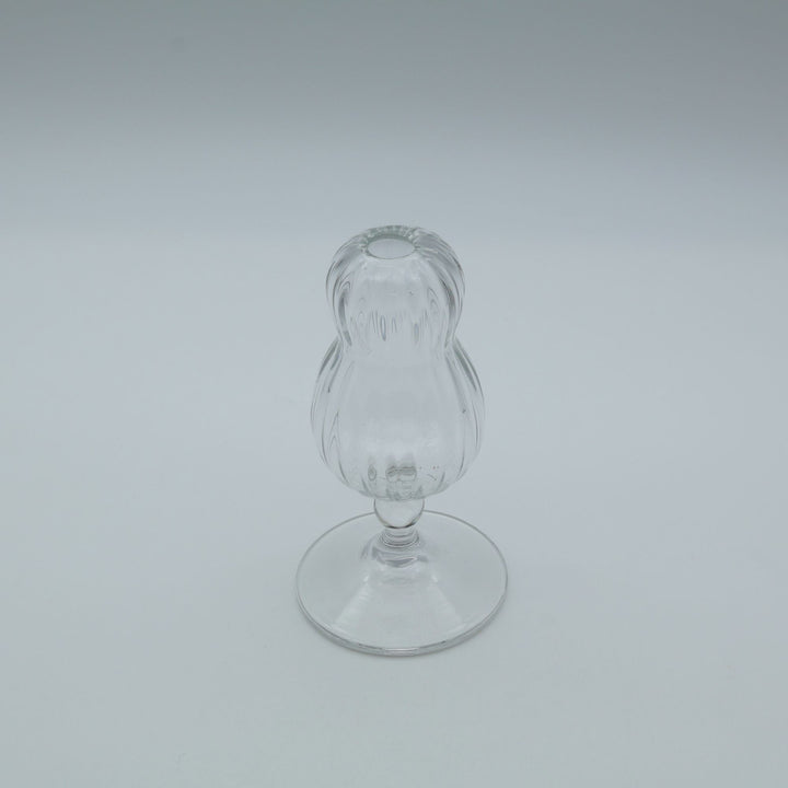 glass apartment 21g・ichico作のガラスの一輪挿し「BUDDY VASE」。ふっくらとしたひょうたん型のフォルムに縦のモール模様が施された、クリアで美しい琉球ガラス。