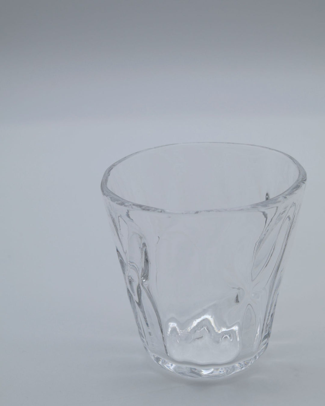 glass apartment 21g ichico 「リボンカップ」透明なガラスに立体的なリボン状の装飾があしらわれた琉球ガラスの美しいカップ。