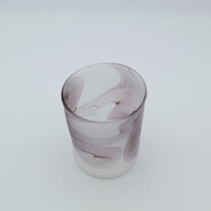 glass apartment 21g・ichico作の「自運ガラス」ロックグラス。すりガラスのようなやわらかな白地に、墨がマーブル模様のように滲むように施された琉球ガラス。