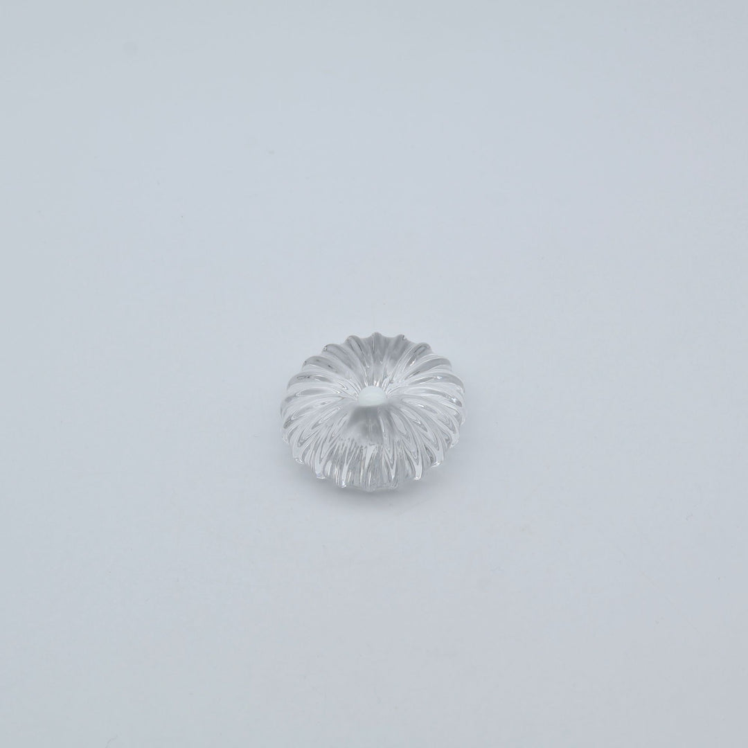 glass apartment 21g ichico作「おき花」。放射状のモール模様と中央の無垢の一滴が美しい琉球ガラス製オブジェ・箸置き（canosa取扱）