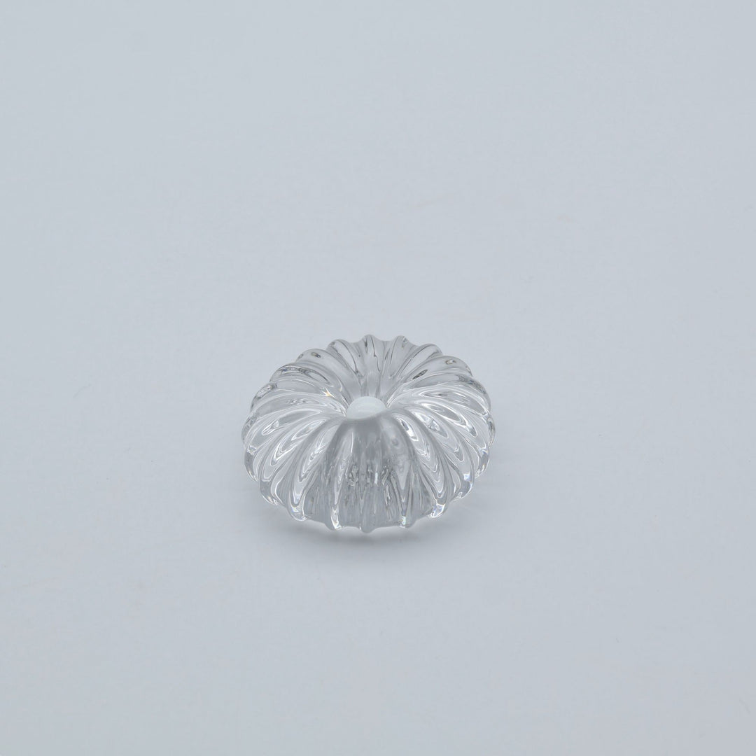 glass apartment 21g ichico作「おき花」。放射状のモール模様と中央の無垢の一滴が美しい琉球ガラス製オブジェ・箸置き（canosa取扱）