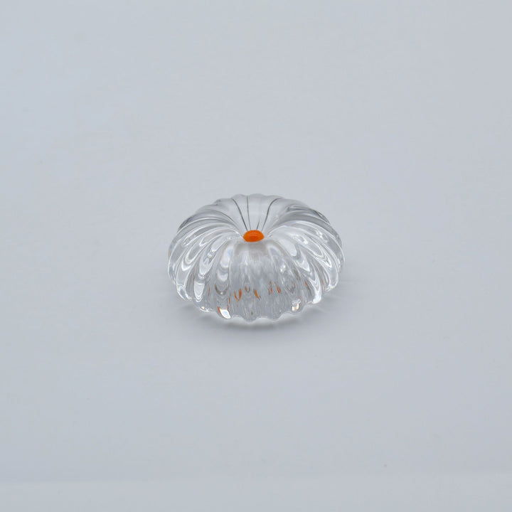 glass apartment 21g ichico作「おき花」。放射状のモール模様と中央のオレンジの一滴が美しいガラス製オブジェ・箸置き（canosa取扱）
