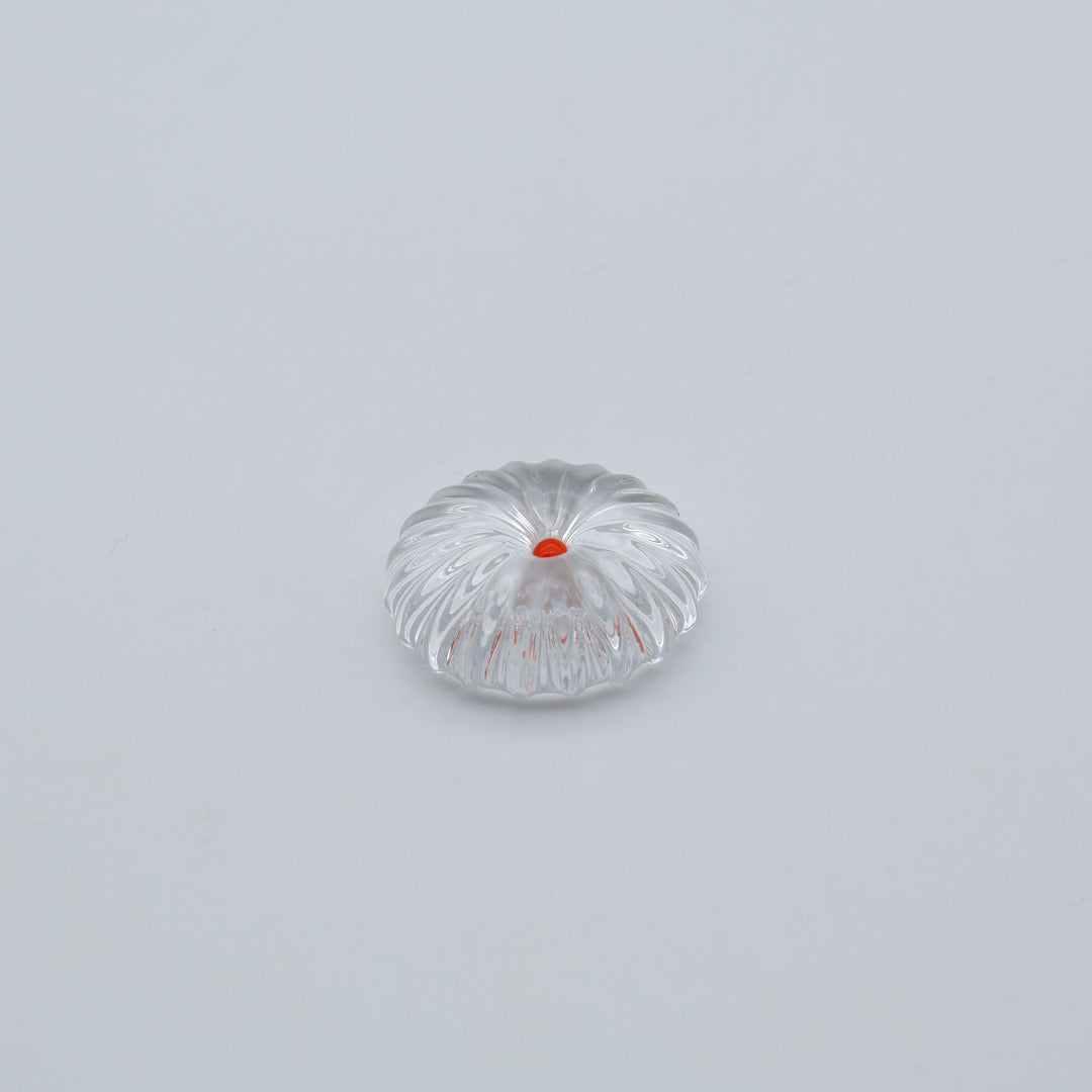 glass apartment 21g ichico おき花。放射状のモール模様と中央の朱色の一滴が美しい琉球ガラス製オブジェ・箸置き（canosa取扱）