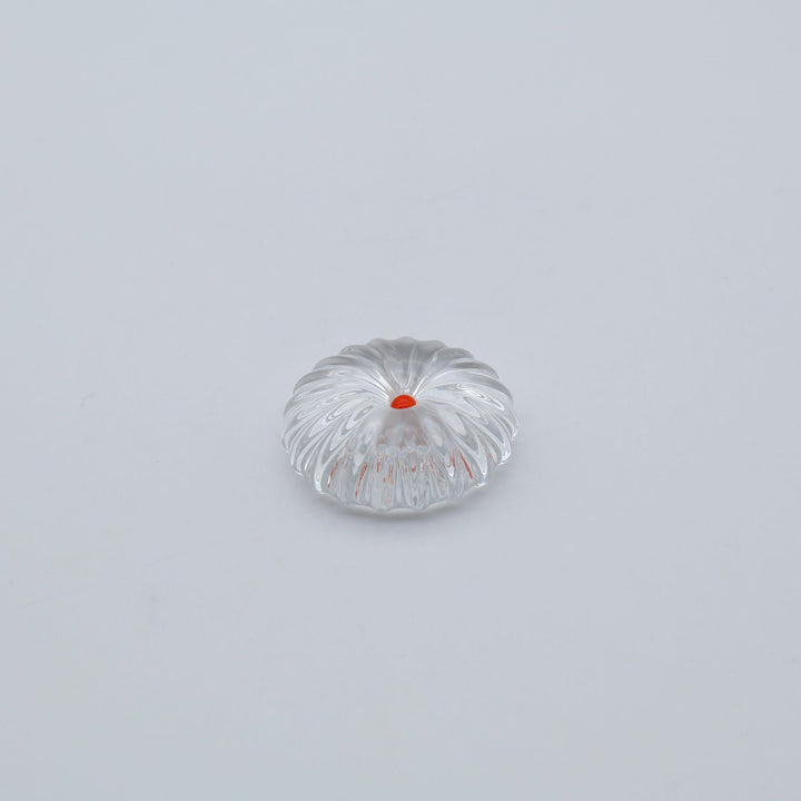 glass apartment 21g ichico おき花。放射状のモール模様と中央の朱色の一滴が美しい琉球ガラス製オブジェ・箸置き（canosa取扱）