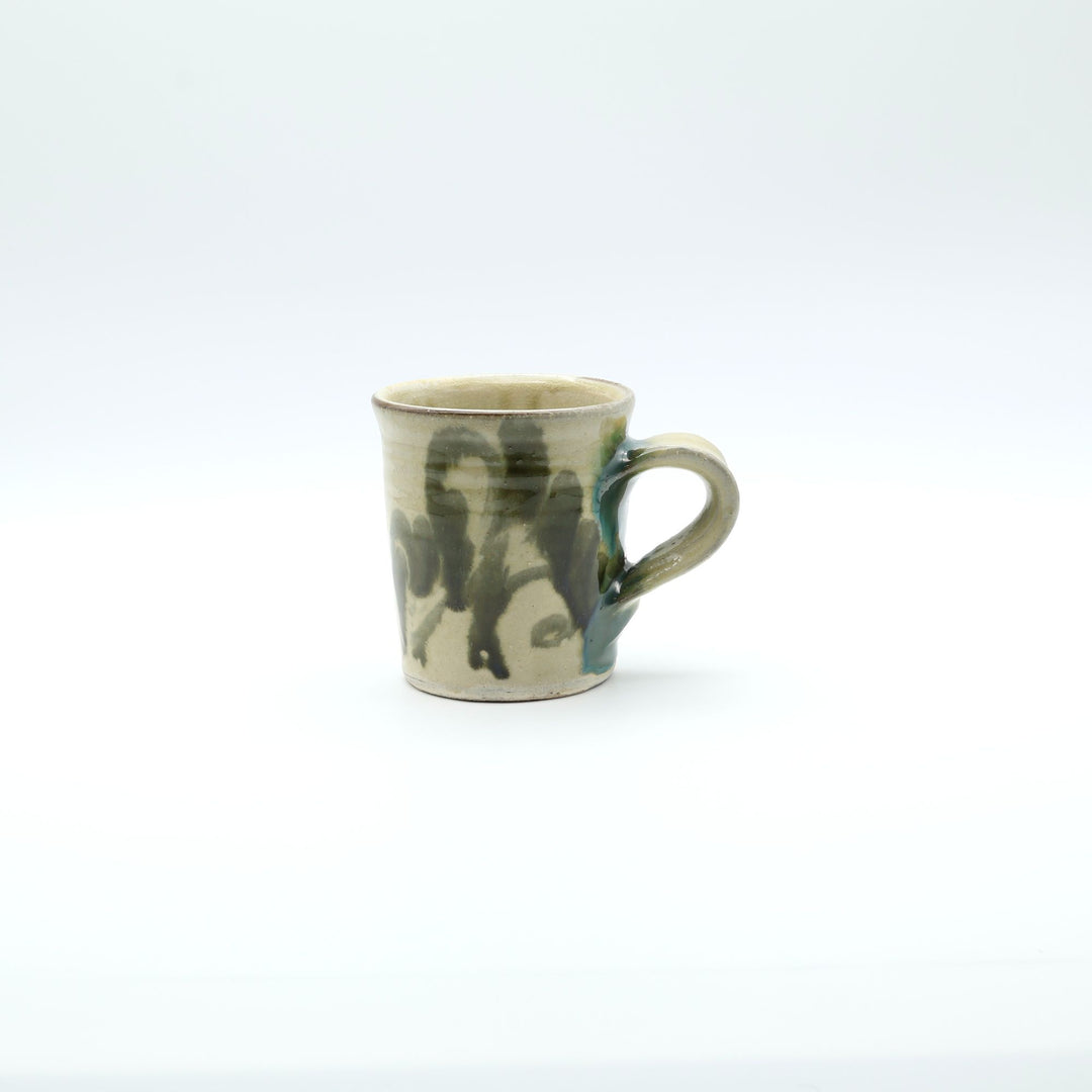 沖縄のやちむん　横田屋窯のマグカップ　ストレート型