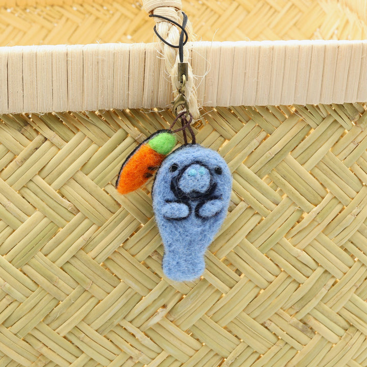 羊毛ストラップ　マナティ