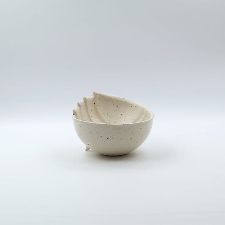 新しいやちむん　陶factory509　貝がら小鉢　白