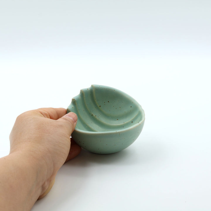 沖縄の新しいやちむん　陶factory509　貝がら豆小鉢　ミント