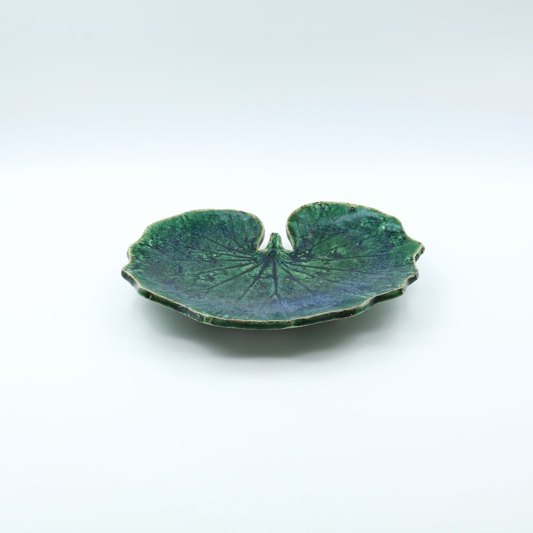 沖縄の新しいやちむん陶factory509の葉皿　ツワブキ　A