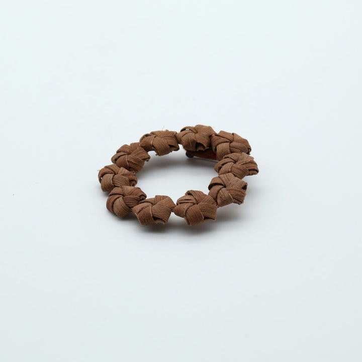 国産山葡萄　花編みブローチ