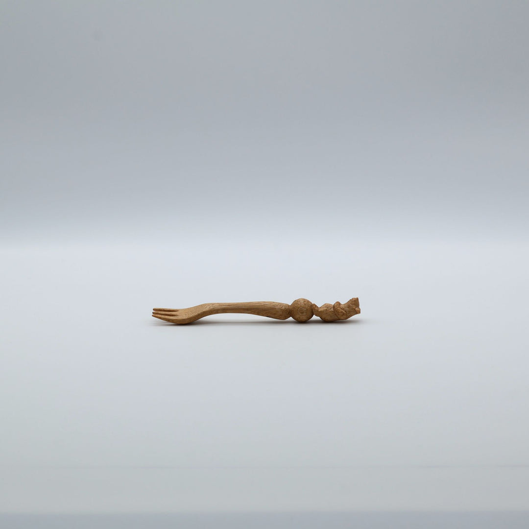 木彫り熊のフォーク　玉乗りくま