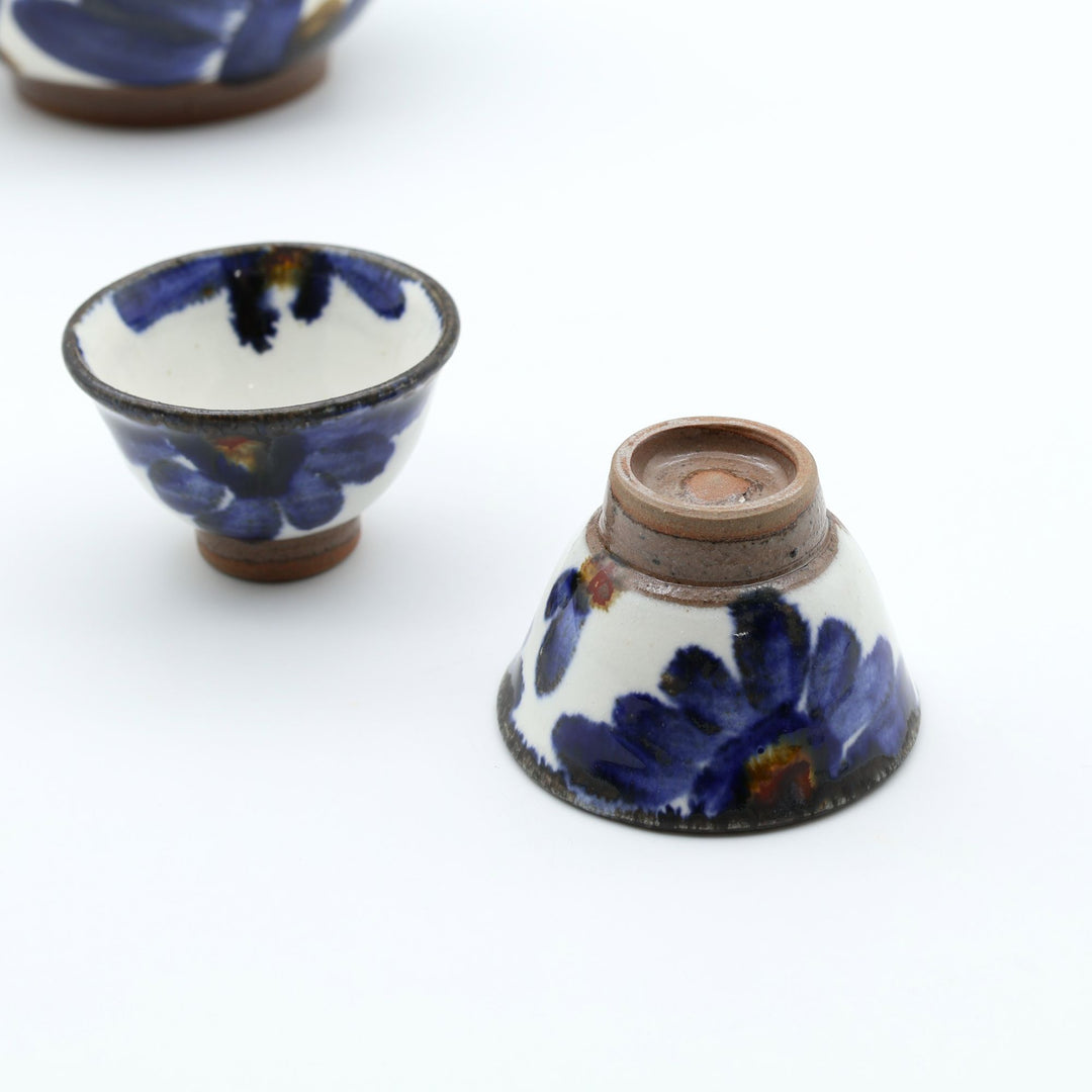 沖縄・竹富島のやちむん　アトリエ五香屋 カラカラ＆ぐい吞みセット 菊花紋
