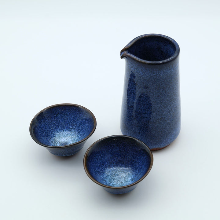 新庄東山焼のなまこ釉酒器セット（深い青色の片口1点とお猪口2点）