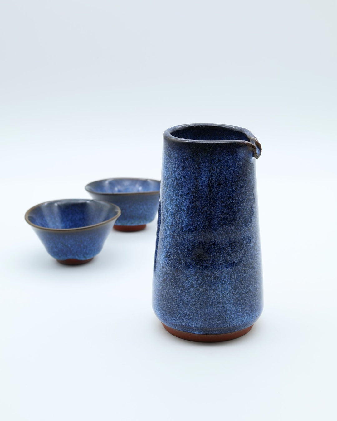新庄東山焼のなまこ釉酒器セット（深い青色の片口1点とお猪口2点）