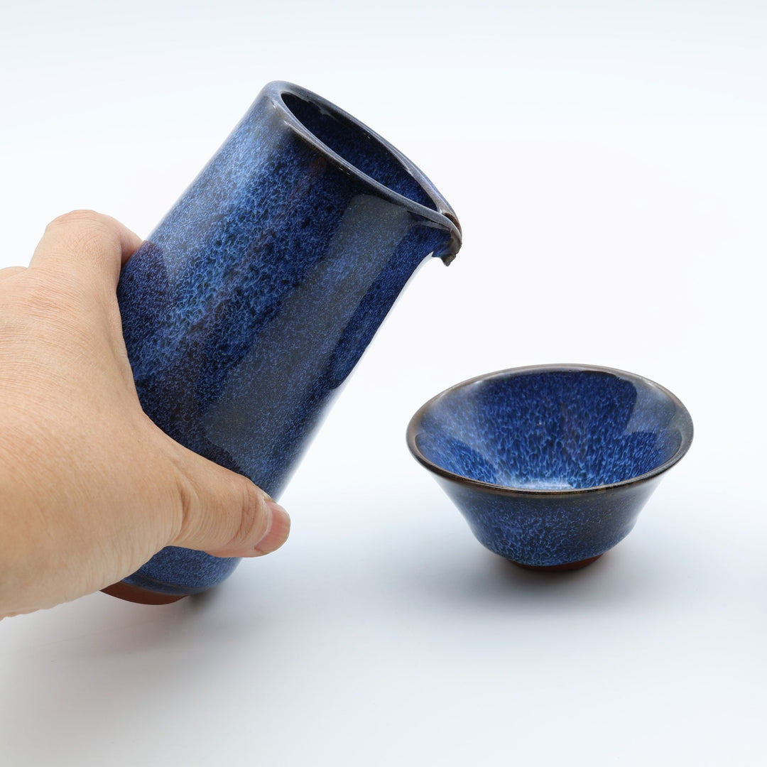 新庄東山焼のなまこ釉酒器セット（深い青色の片口1点とお猪口2点）