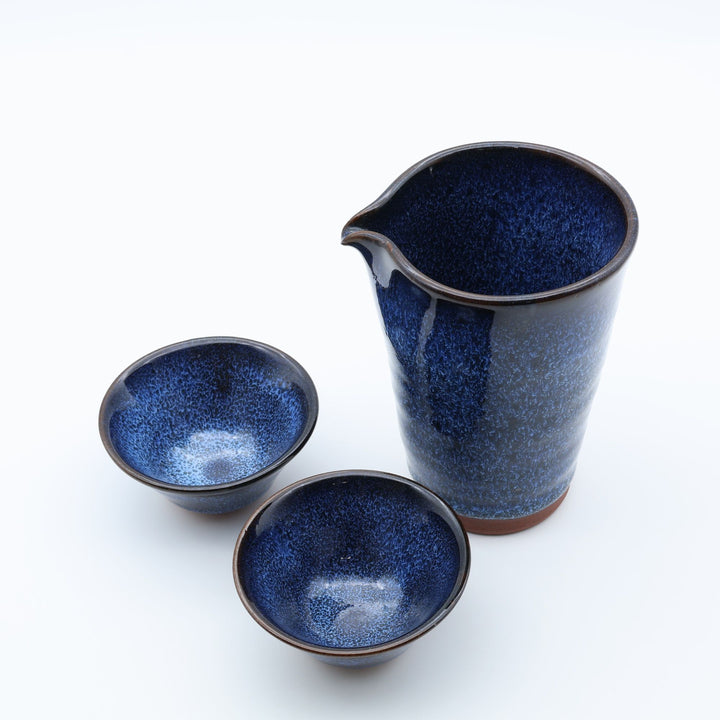 新庄東山焼のなまこ釉酒器セット（深い青色の片口1点とお猪口2点）