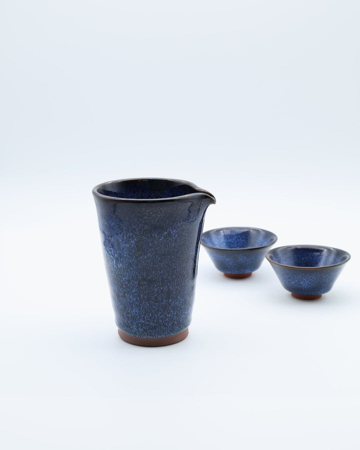 新庄東山焼のなまこ釉酒器セット（深い青色の片口1点とお猪口2点）