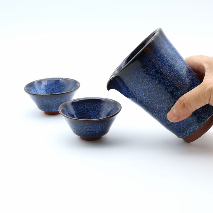 新庄東山焼のなまこ釉酒器セット（深い青色の片口1点とお猪口2点）